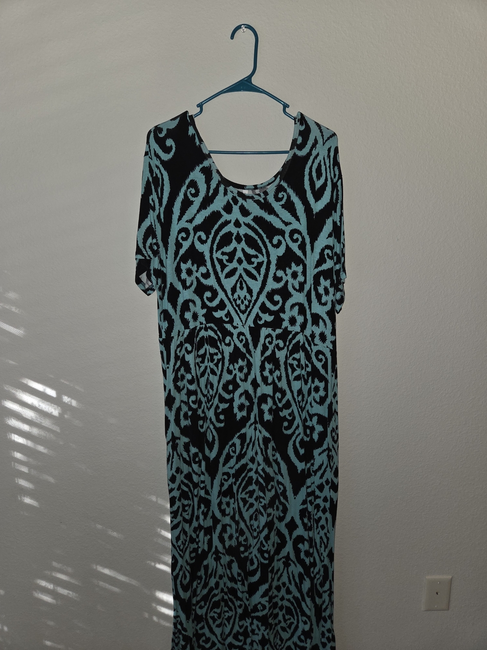 Black and Teal Patterned Women’s Maxi Dress